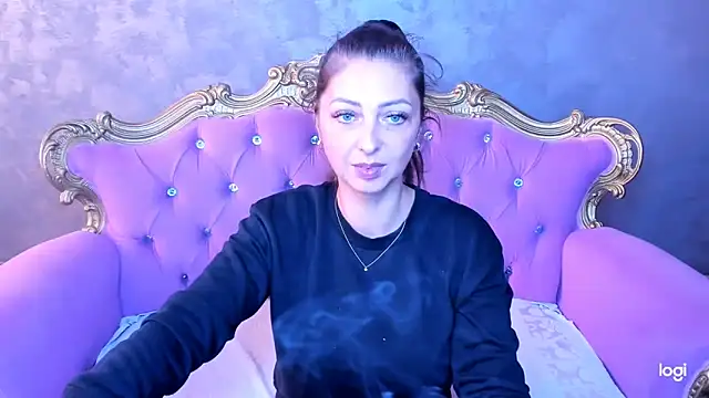 DivinSandra online show from October 20, 2025, 8:04 am
