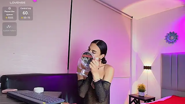 Chloe Cherry21 online show from February 1, 2025, 2:37 am