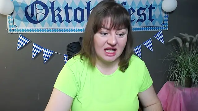 ZannaDreil online show from October 9, 2025, 6:06 pm