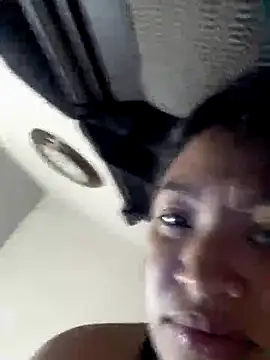 SINUECASTILLO online show from October 8, 2025, 11:30 am