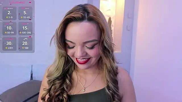 EmilyRouss  online show from January 24, 2025, 7:18 pm