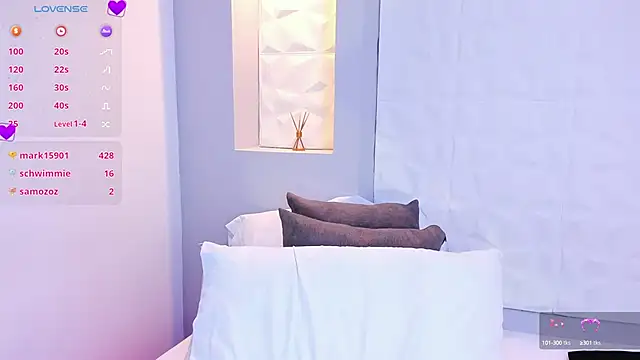 Snapshot of EmilyRouss_ chatting on February 25, 2025, 1:30 am EmilyRouss online show from February 25, 2025, 1:30 am