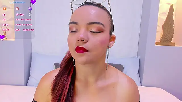 Snapshot of EmilyRouss_ chatting on February 28, 2025, 7:14 pm EmilyRouss online show from February 28, 2025, 7:14 pm