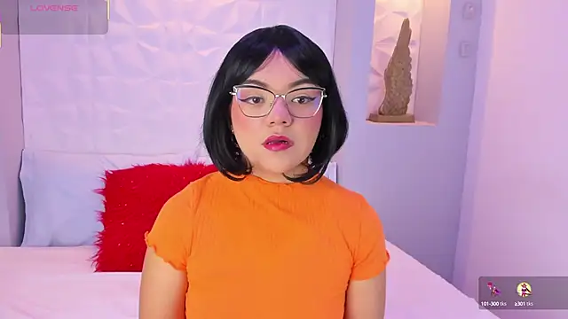 Snapshot of EmilyRouss_ chatting on October 7, 2025, 7:00 pm EmilyRouss online show from October 7, 2025, 7:00 pm