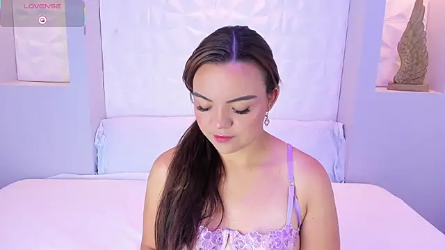 Snapshot of EmilyRouss_ chatting on November 4, 2025, 7:13 pm EmilyRouss online show from November 4, 2025, 7:13 pm