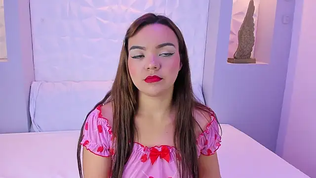 Snapshot of EmilyRouss_ chatting on November 12, 2025, 7:13 pm EmilyRouss online show from November 12, 2025, 7:13 pm