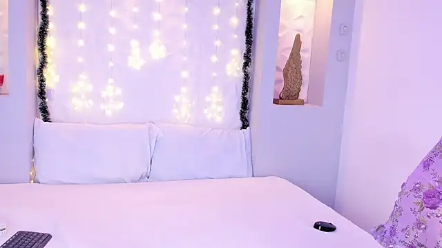 Snapshot of EmilyRouss_ chatting on December 3, 2025, 7:12 pm EmilyRouss online show from December 3, 2025, 7:12 pm