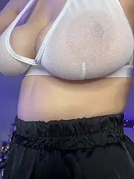 LoveLuna  online show from December 25, 2024, 7:13 pm