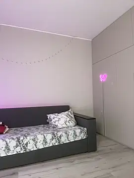 LoveLuna  online show from October 6, 2025, 6:16 pm