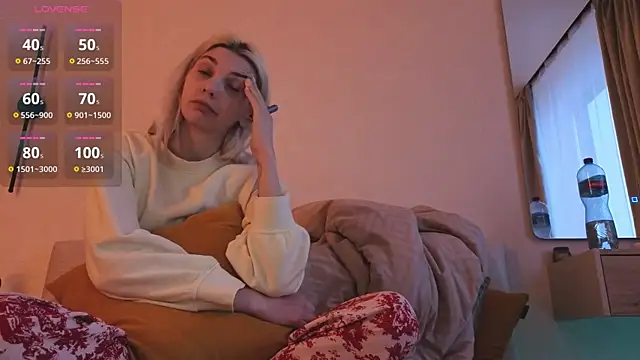 LoveLuna  online show from April 21, 2026, 5:06 pm