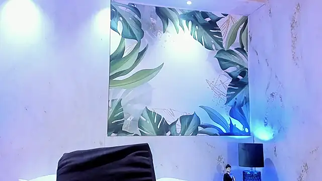 MelaniieRoux online show from April 16, 2026, 9:39 pm