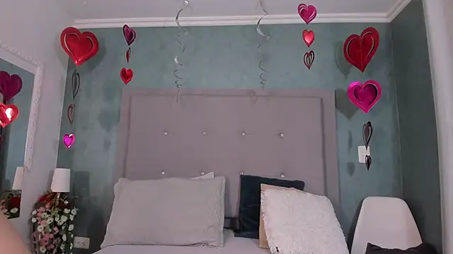  evamilf  online show from February 20, 2025, 12:57 pm