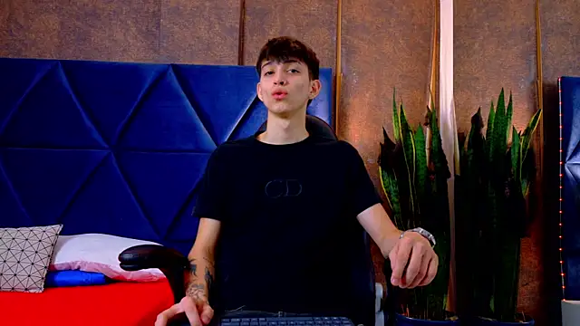 Lion Foster01 online show from October 21, 2025, 11:55 am