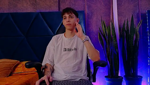 Lion Foster01 online show from December 4, 2025, 9:34 pm