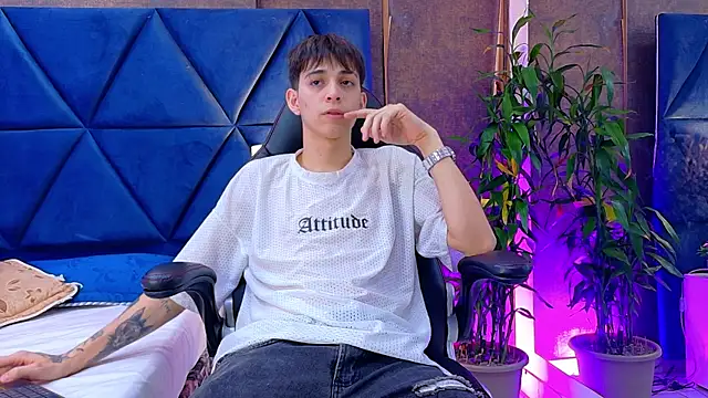 Snapshot of Lion_Foster01 chatting on February 4, 2026, 10:58 pm Lion Foster01 online show from February 4, 2026, 10:58 pm