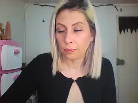 alixia81 online show from February 2, 2025, 1:41 pm