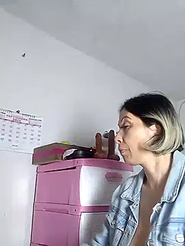 alixia81 online show from September 26, 2025, 11:20 pm