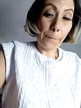 alixia81 online show from October 3, 2025, 11:24 pm