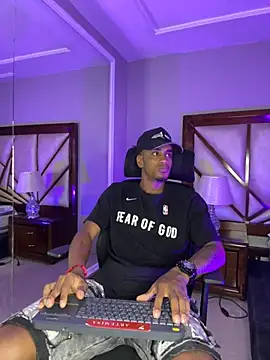 AaronCruz  online show from February 10, 2025, 7:38 pm