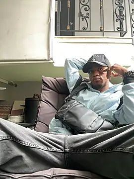 AaronCruz  online show from February 12, 2025, 1:06 pm