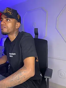 AaronCruz  online show from January 13, 2026, 7:41 pm