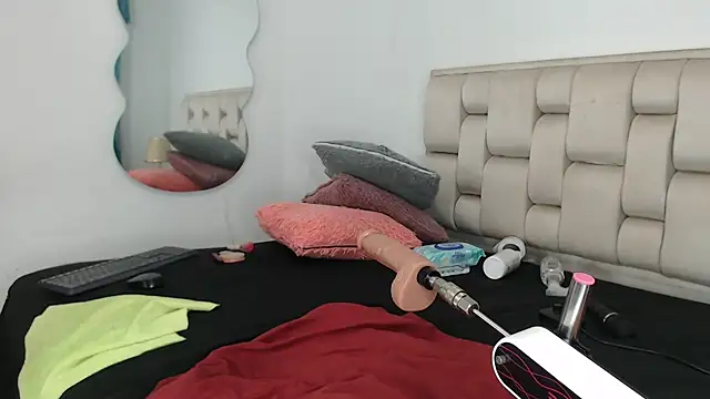 Roxy-Smith online show from September 26, 2025, 11:31 pm