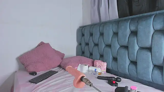 Roxy-Smith online show from March 18, 2026, 11:19 pm