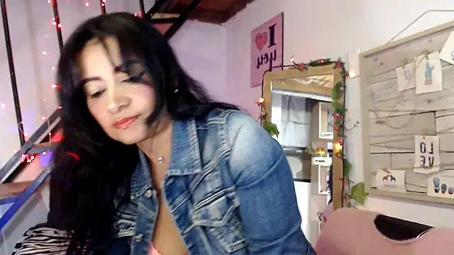 luna sky83 online show from November 25, 2025, 5:40 am