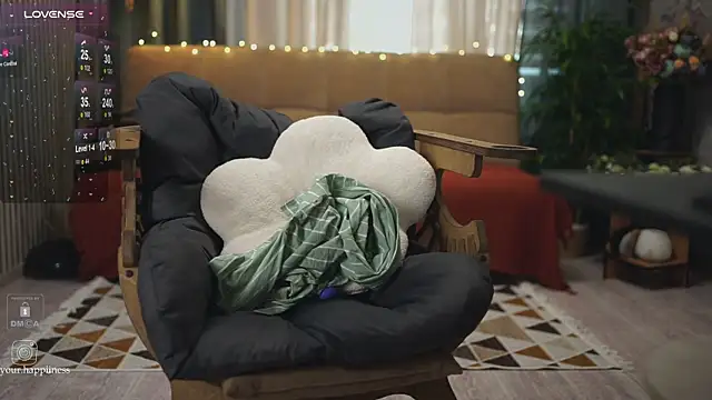 Snapshot of Feral_Berrry_ chatting on February 13, 2025, 9:30 am Feral Berrry online show from February 13, 2025, 9:30 am