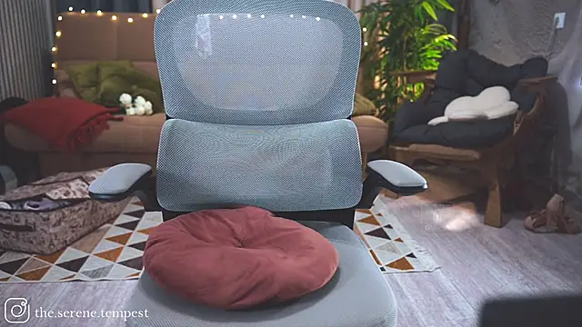 Snapshot of Feral_Berrry_ chatting on November 11, 2025, 5:40 am Feral Berrry online show from November 11, 2025, 5:40 am