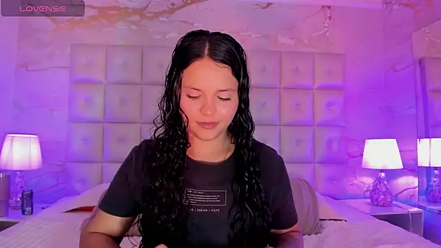 LottiCarter online show from February 5, 2025, 3:13 am