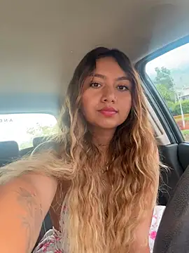 amanda-medrano1 online show from February 24, 2025, 2:15 pm