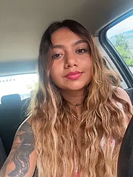 amanda-medrano1 online show from February 24, 2025, 5:20 pm