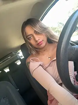 amanda-medrano1 online show from September 23, 2025, 3:15 pm