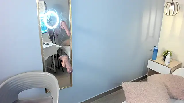 escarleth   online show from March 10, 2025, 3:20 pm