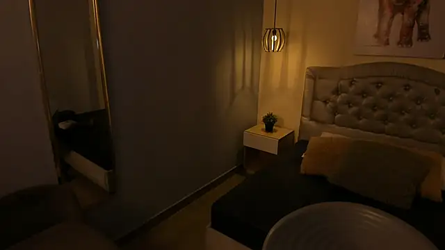 escarleth   online show from November 20, 2025, 12:16 pm