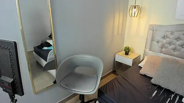 escarleth   online show from March 3, 2026, 1:50 pm