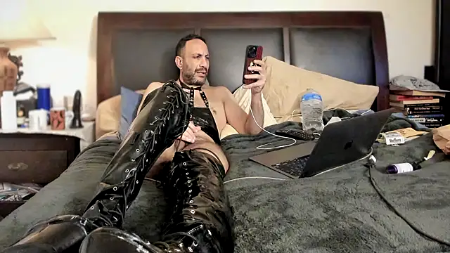 kinkyguy32323 online show from March 29, 2026, 1:44 pm