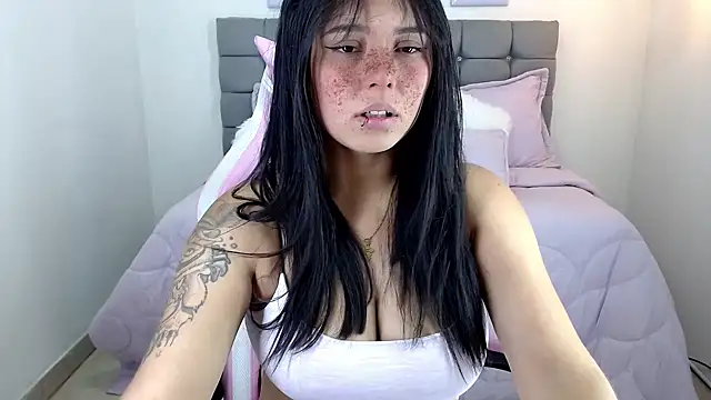 sarah moon2 online show from March 12, 2025, 3:40 pm