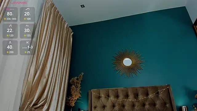 CalyMoon online show from February 7, 2025, 7:27 pm