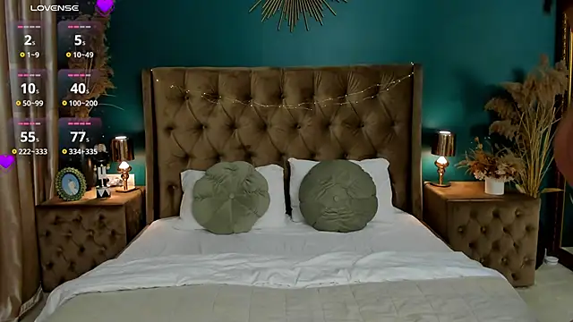 CalyMoon online show from March 14, 2025, 10:49 pm