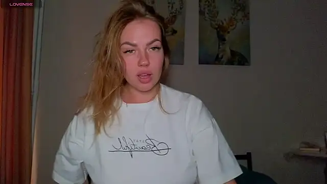 EmilyRobbie online show from April 19, 2026, 3:44 pm