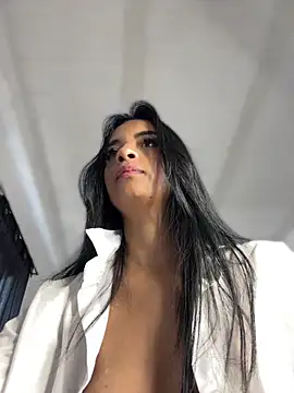 Laura fernandezII online show from February 25, 2025, 6:20 pm