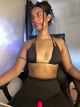 Laura fernandezII online show from March 16, 2025, 3:39 pm