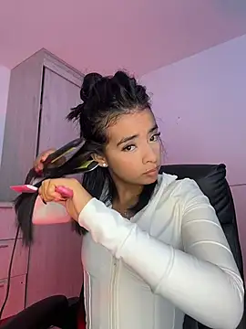 Snapshot of Laura_fernandezII chatting on April 23, 2026, 7:49 pm Laura fernandezII online show from April 23, 2026, 7:49 pm