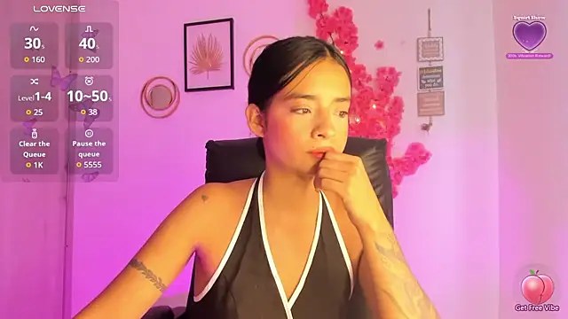 Snapshot of Laura_fernandezII chatting on May 5, 2026, 2:14 pm Laura fernandezII online show from May 5, 2026, 2:14 pm