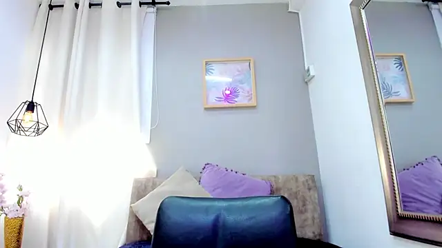 LenaRuiz  online show from February 19, 2025, 3:16 pm