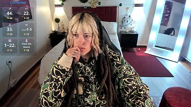  sharlotte777 online show from December 18, 2024, 3:33 pm