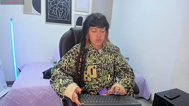  sharlotte777 online show from November 22, 2025, 2:27 pm