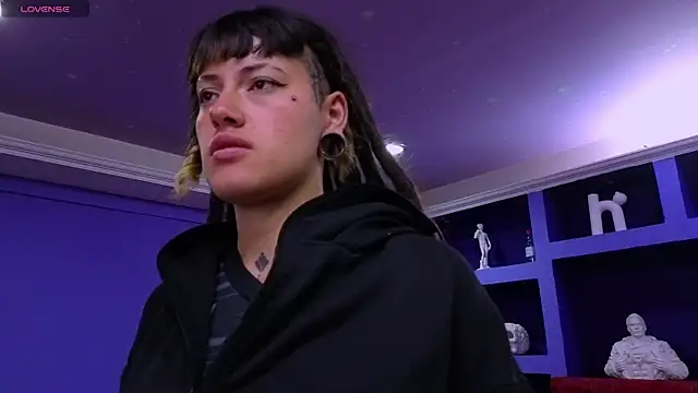  sharlotte777 online show from April 23, 2026, 1:35 pm